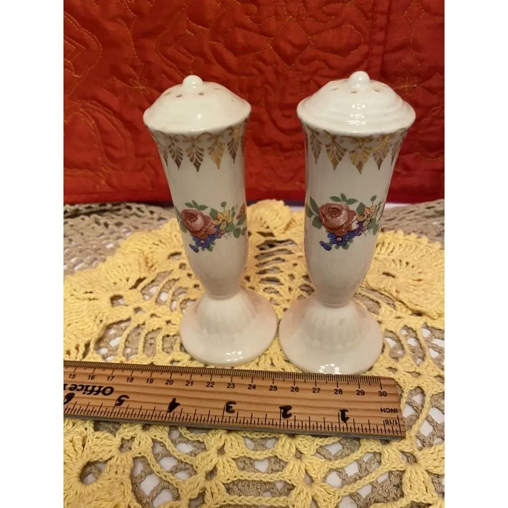 Vintage‎ Floral  Salt & Pepper Shakers 5.25